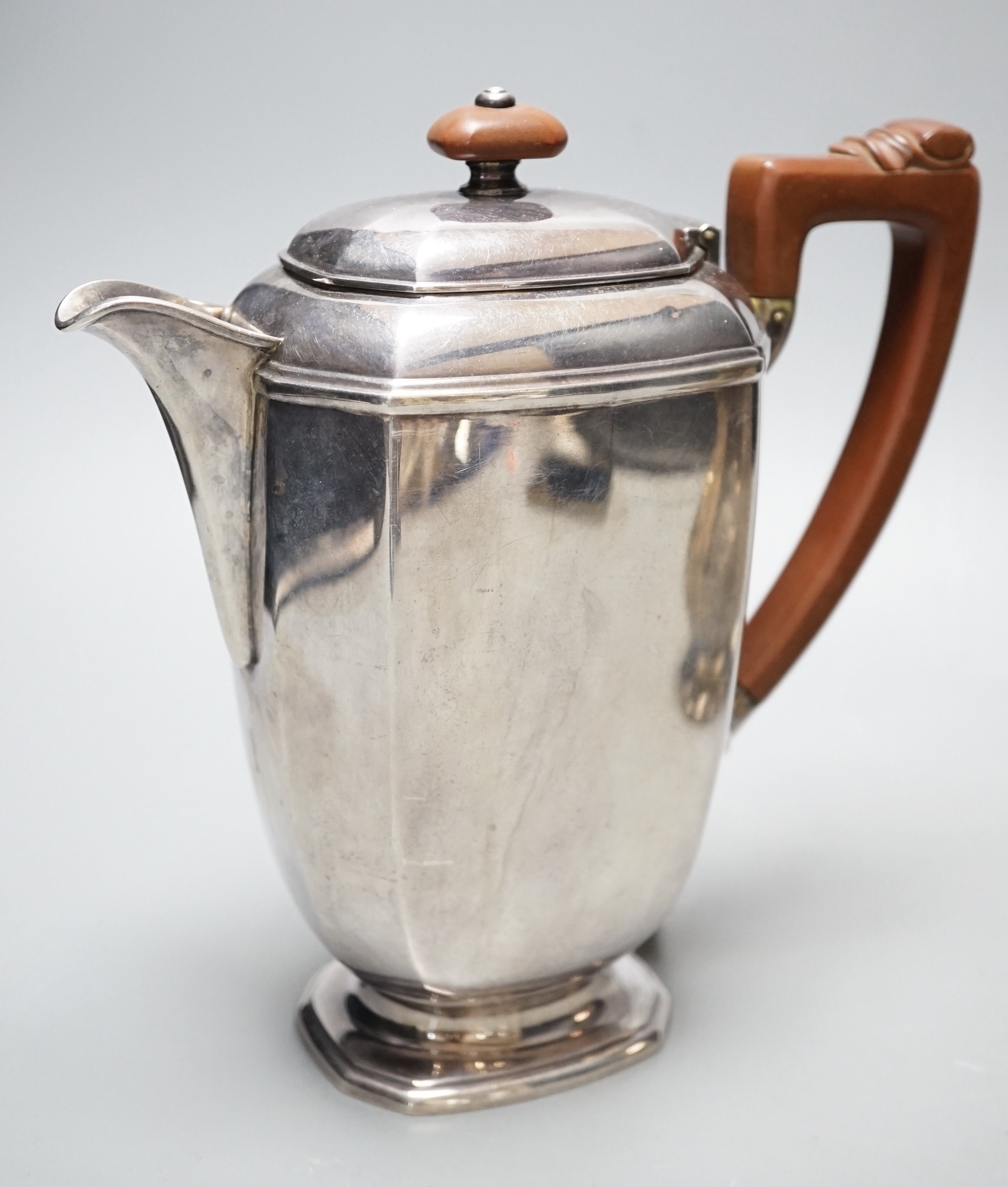 A George VI silver hot water pot, William Suckling Ltd, Birmingham, 1937, 20.5cm, gross weight 17.5oz.